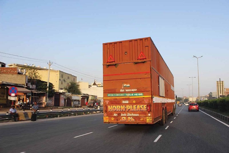 enclosed-car-carrier